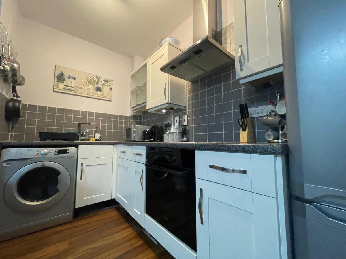 Seven Suites - Beautiful 2-Bed Apartment With Parking In Watford Central Luaran gambar