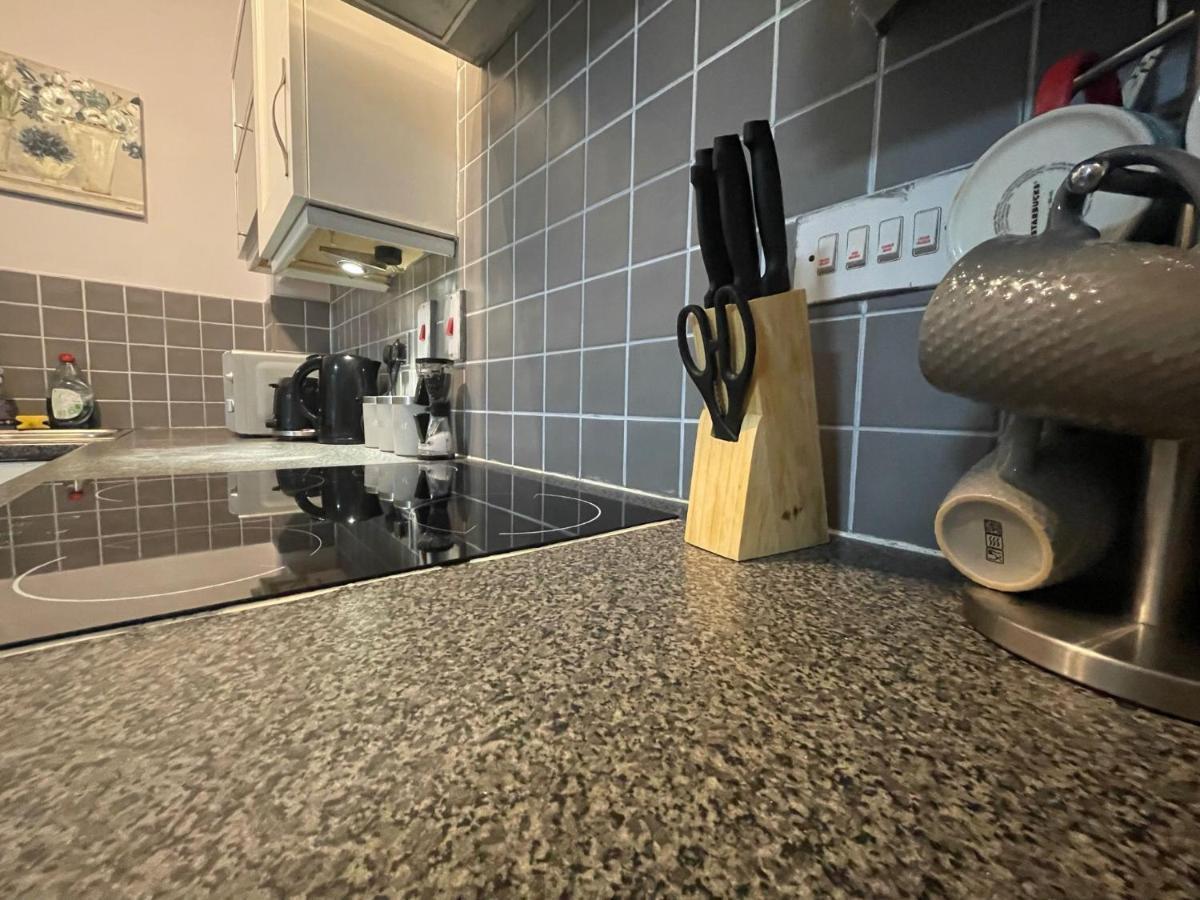 Seven Suites - Beautiful 2-Bed Apartment With Parking In Watford Central Luaran gambar
