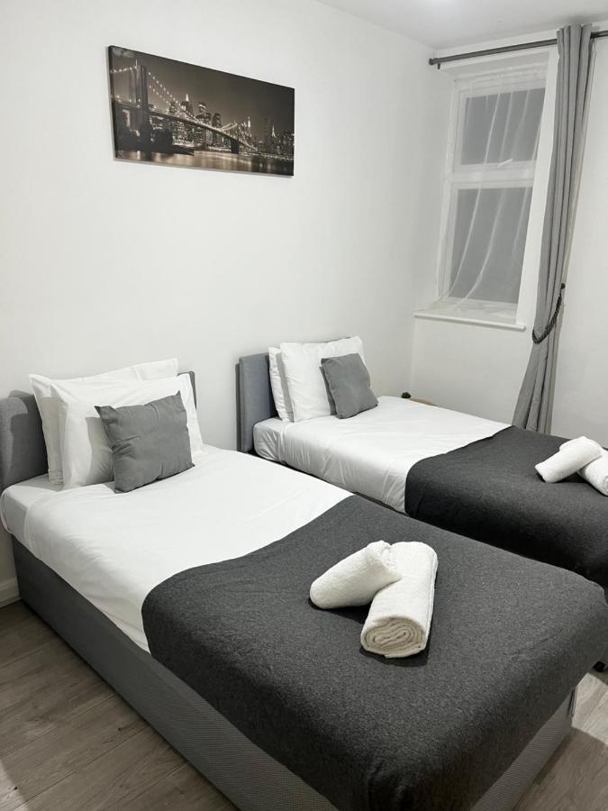 Seven Suites - Beautiful 2-Bed Apartment With Parking In Watford Central Luaran gambar