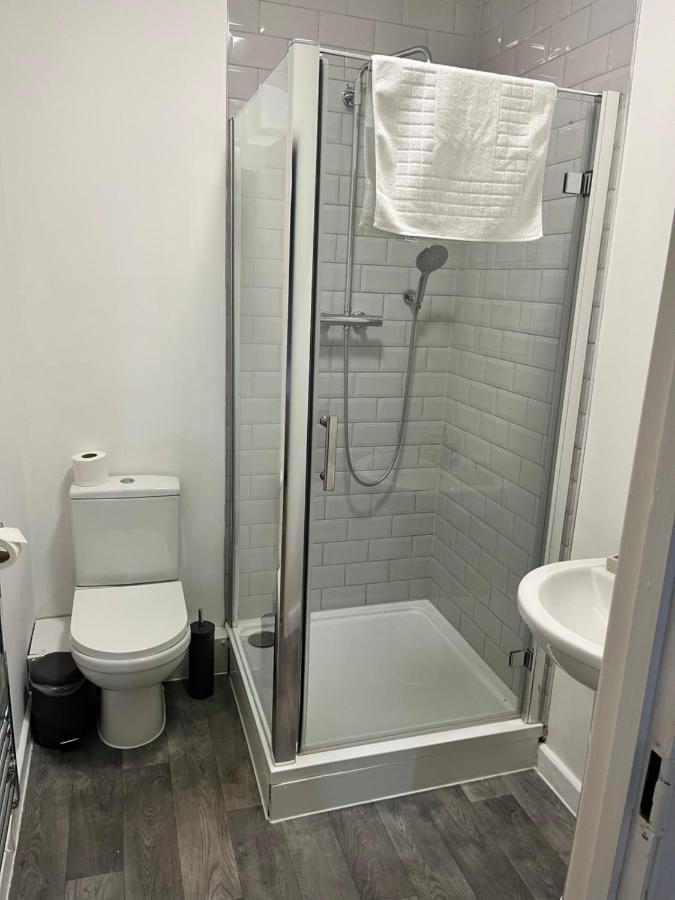 Seven Suites - Beautiful 2-Bed Apartment With Parking In Watford Central Luaran gambar