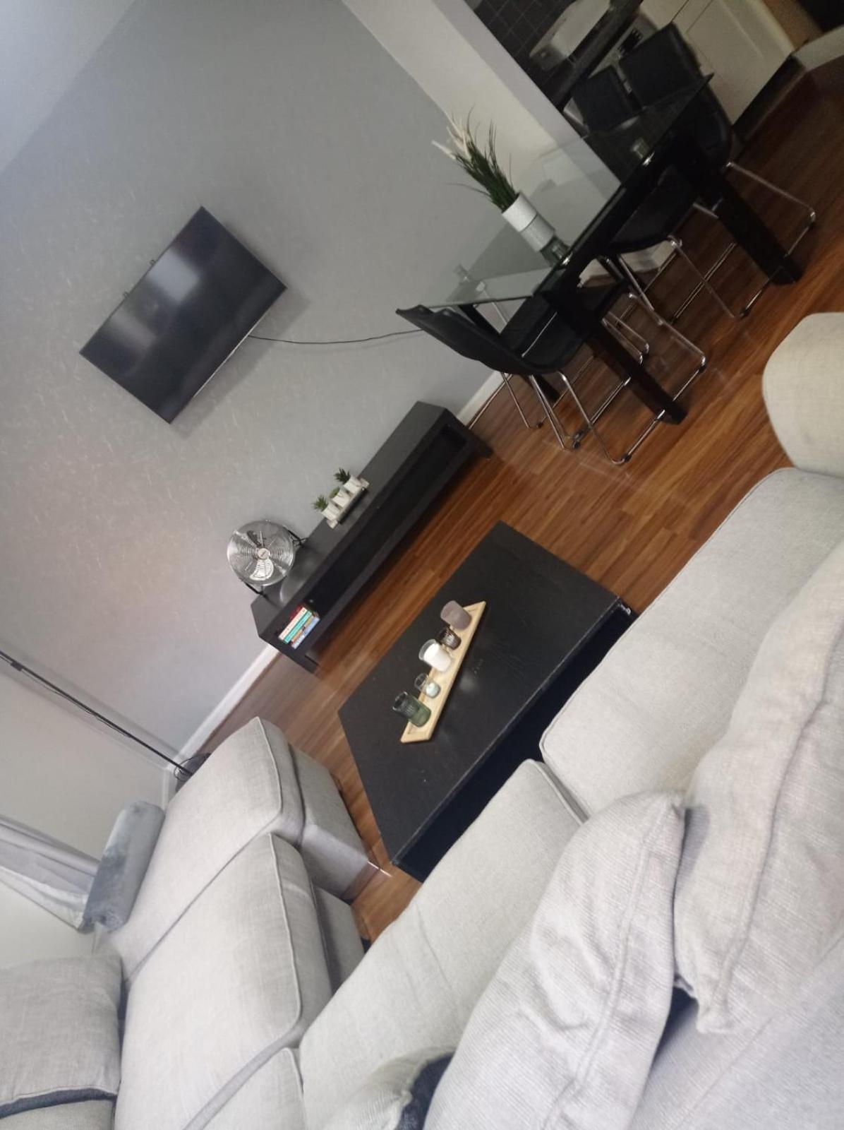 Seven Suites - Beautiful 2-Bed Apartment With Parking In Watford Central Luaran gambar